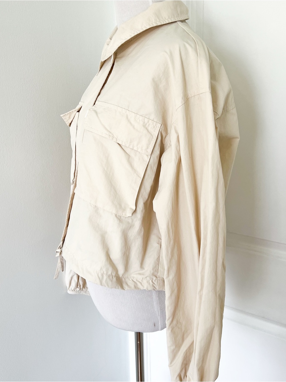 MIXXO Cropped Cream Utility Jacket with Front Pockets - Small - Picture 2 of 4